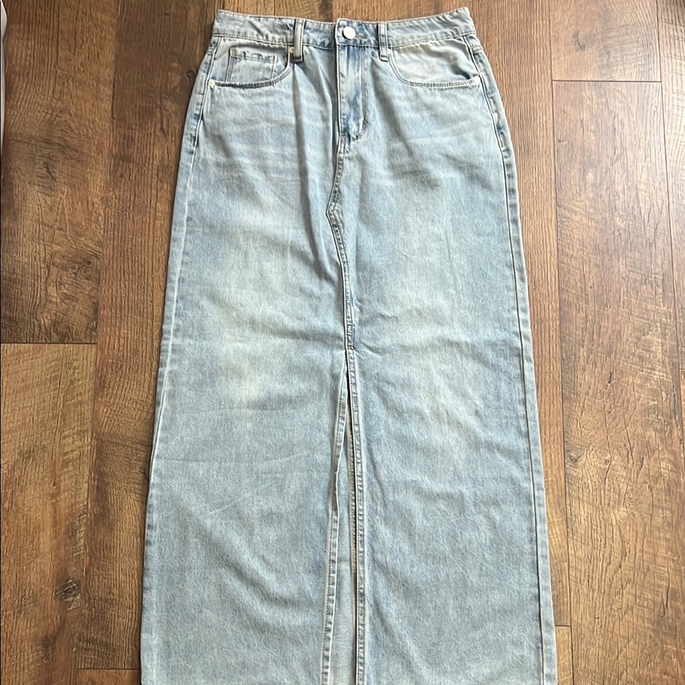Blank NYC Blue Jeans with Classic Fit and Timeless Style